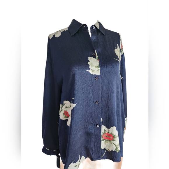 Vince 100% Silk Blue Floral Button Up Collar Shirt Sz. S - Picture 2 of 10